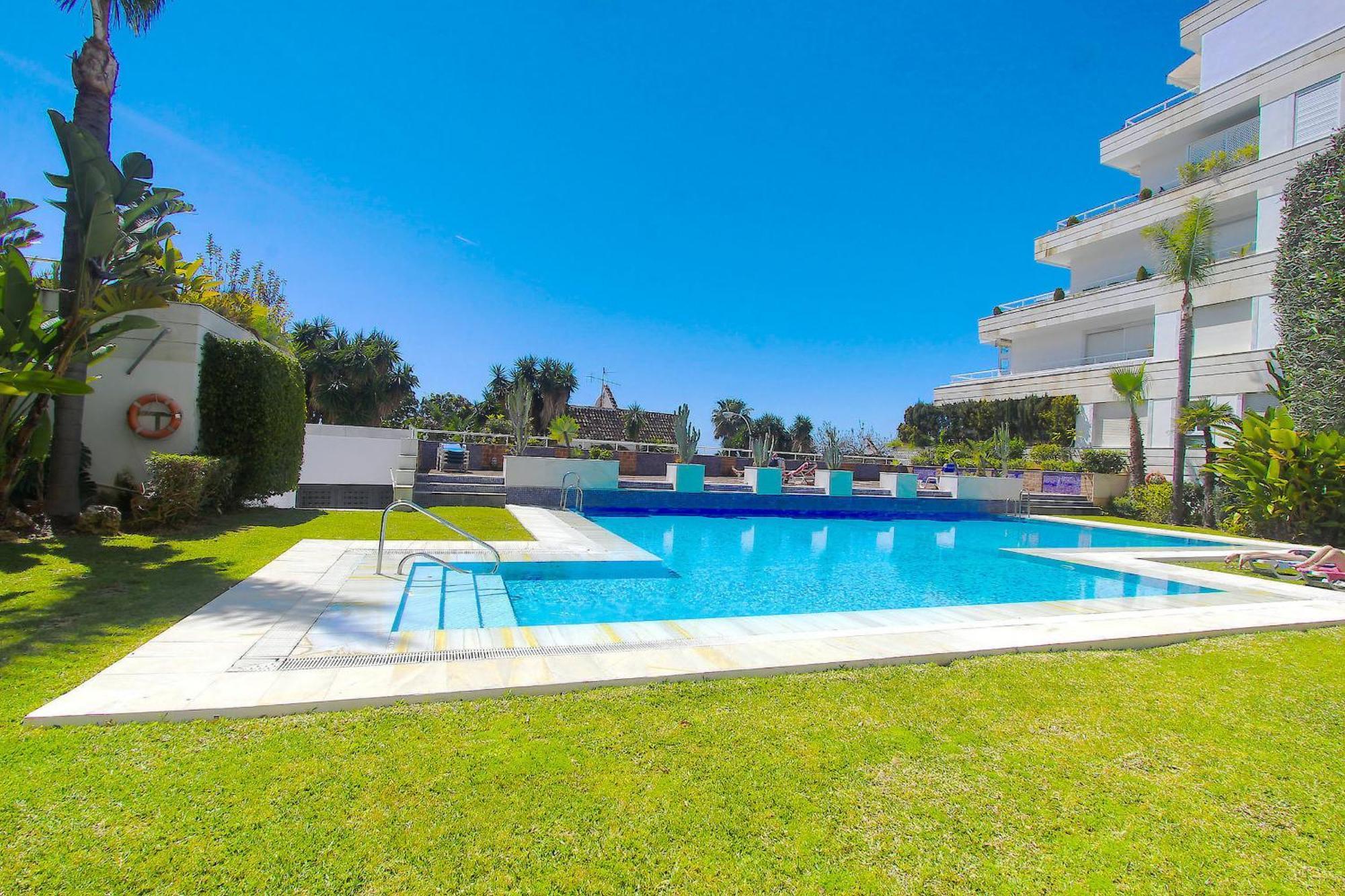 1149 Unique Beachfront Penthouse Center 400m2 Appartement *